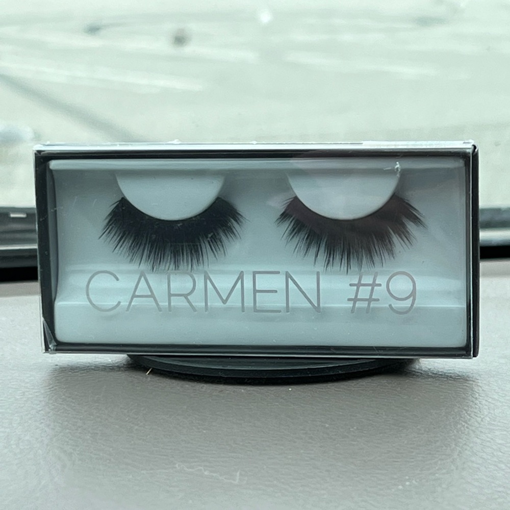 Huda Beauty Lashes - Picture 3 of 7